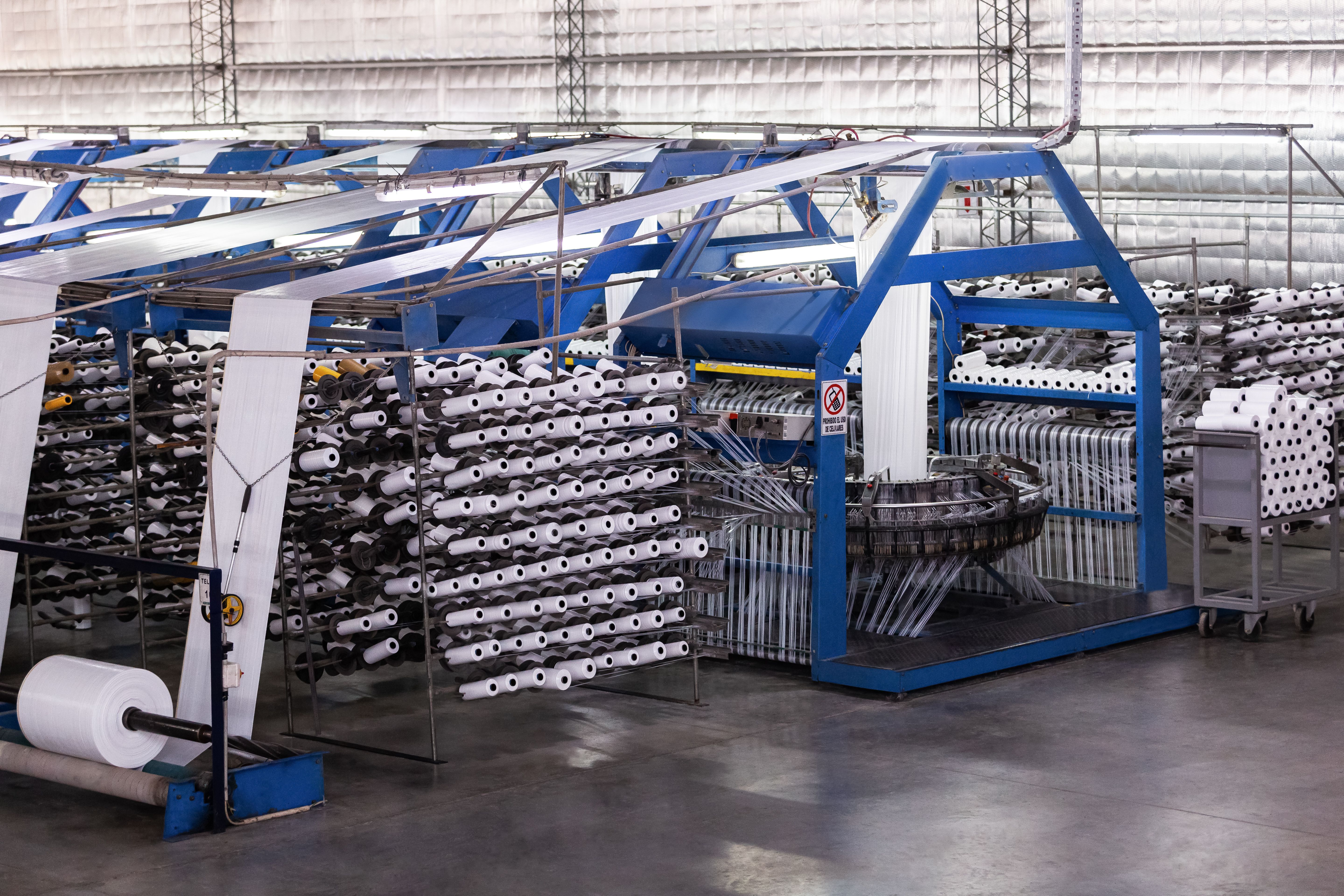 Machine à tisser circulaire pour la fabrication de sacs - Production de sacs industriels