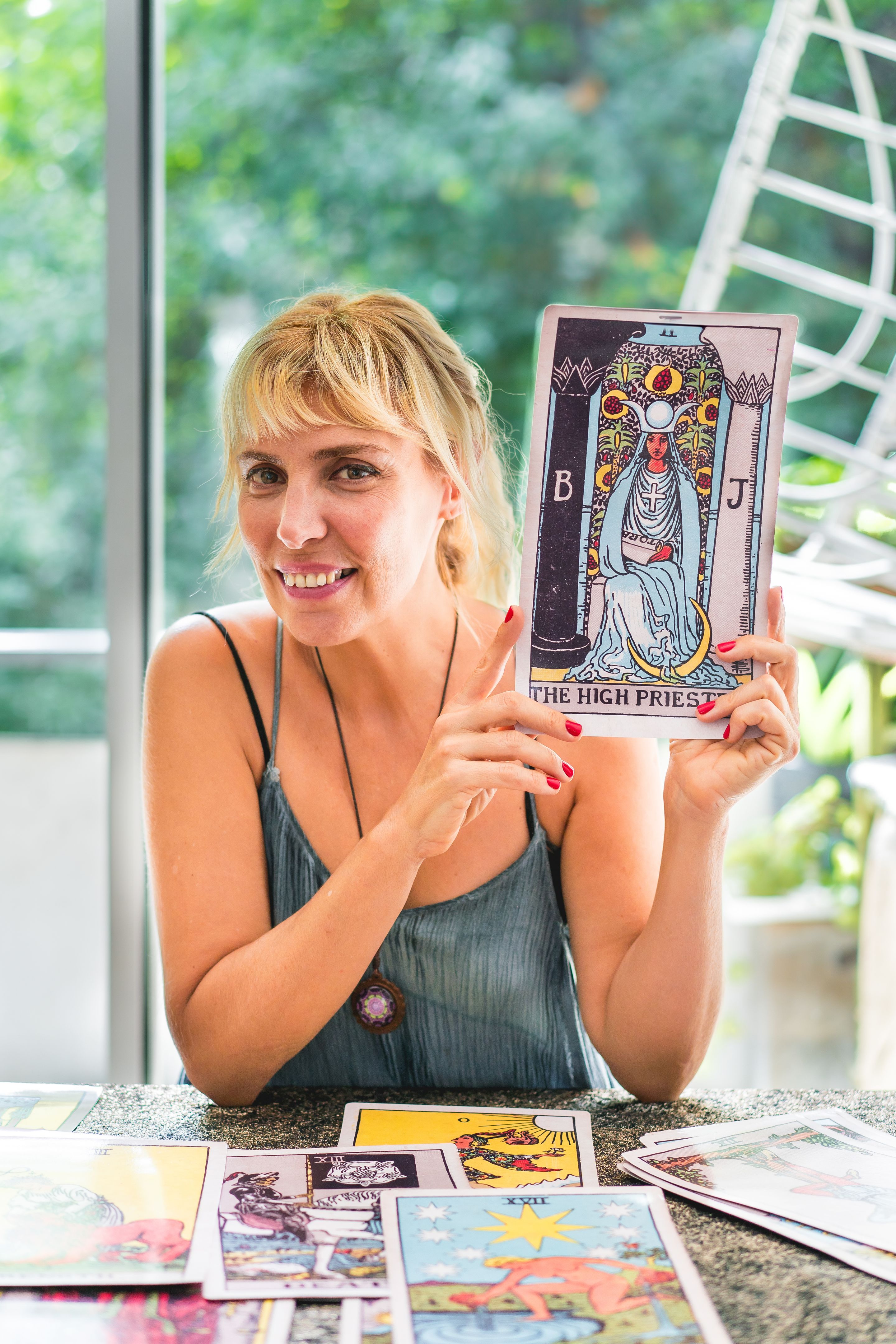 intuitive tarot reader