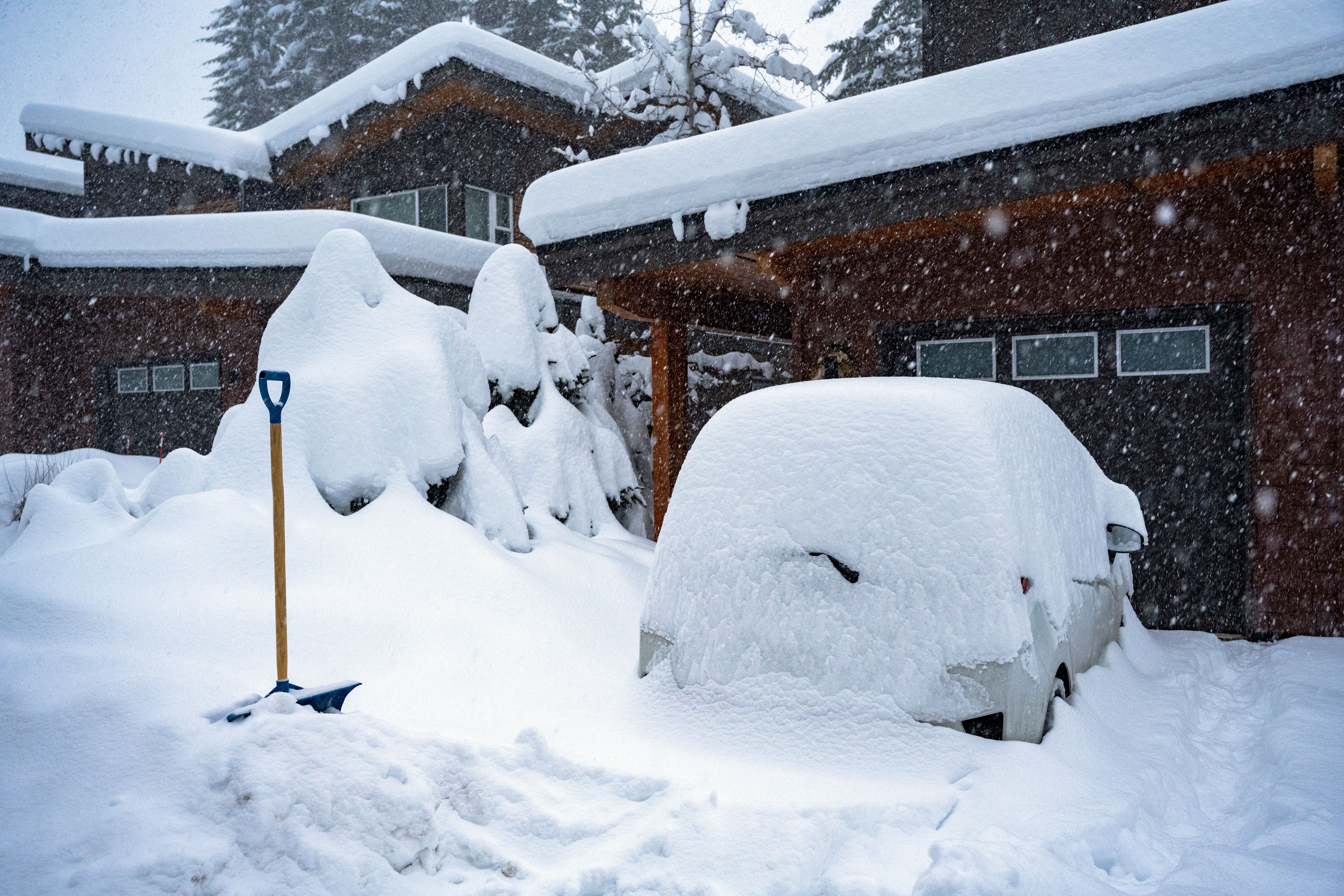snow shovel driveway