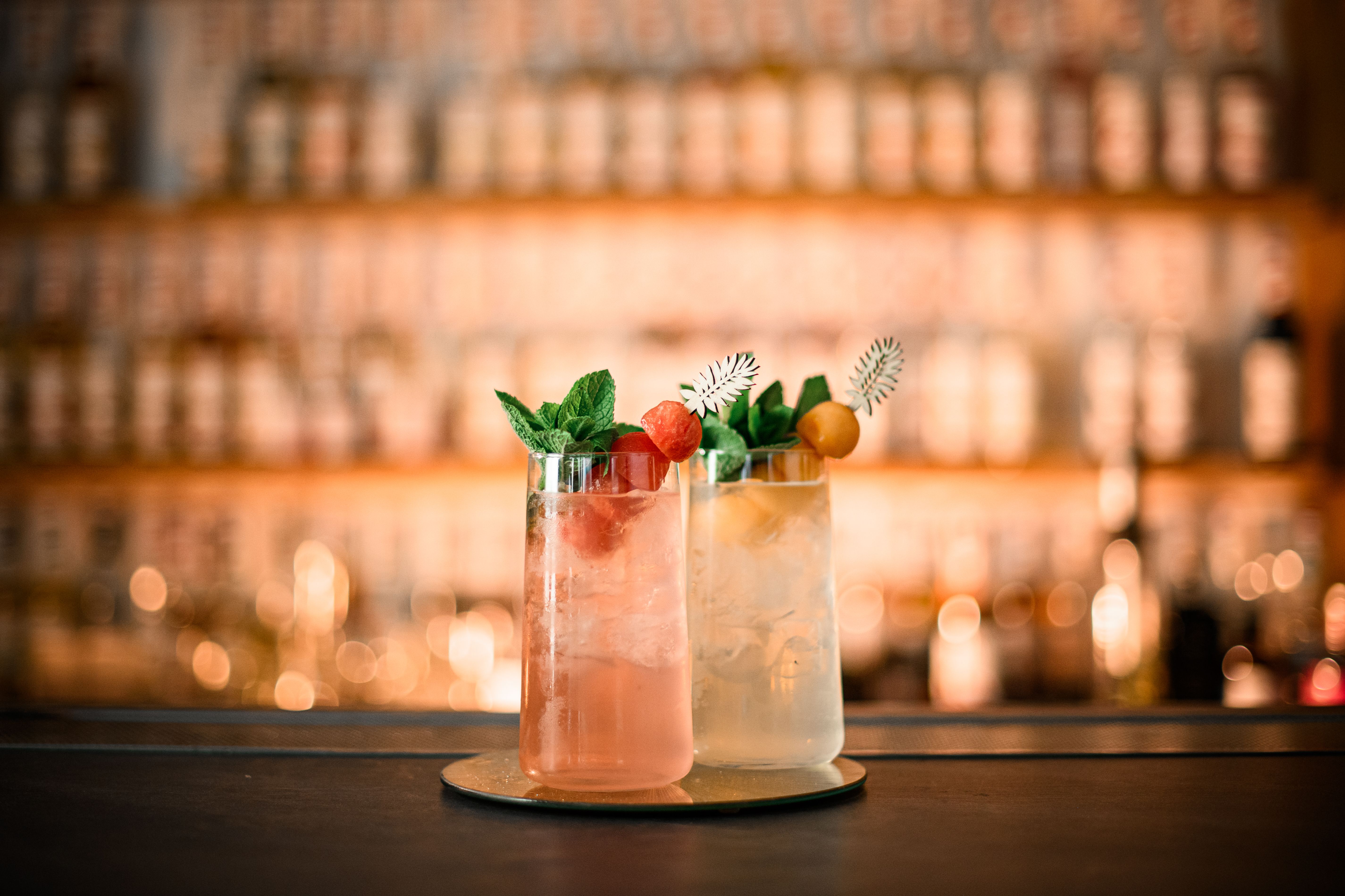 bartender multitasking