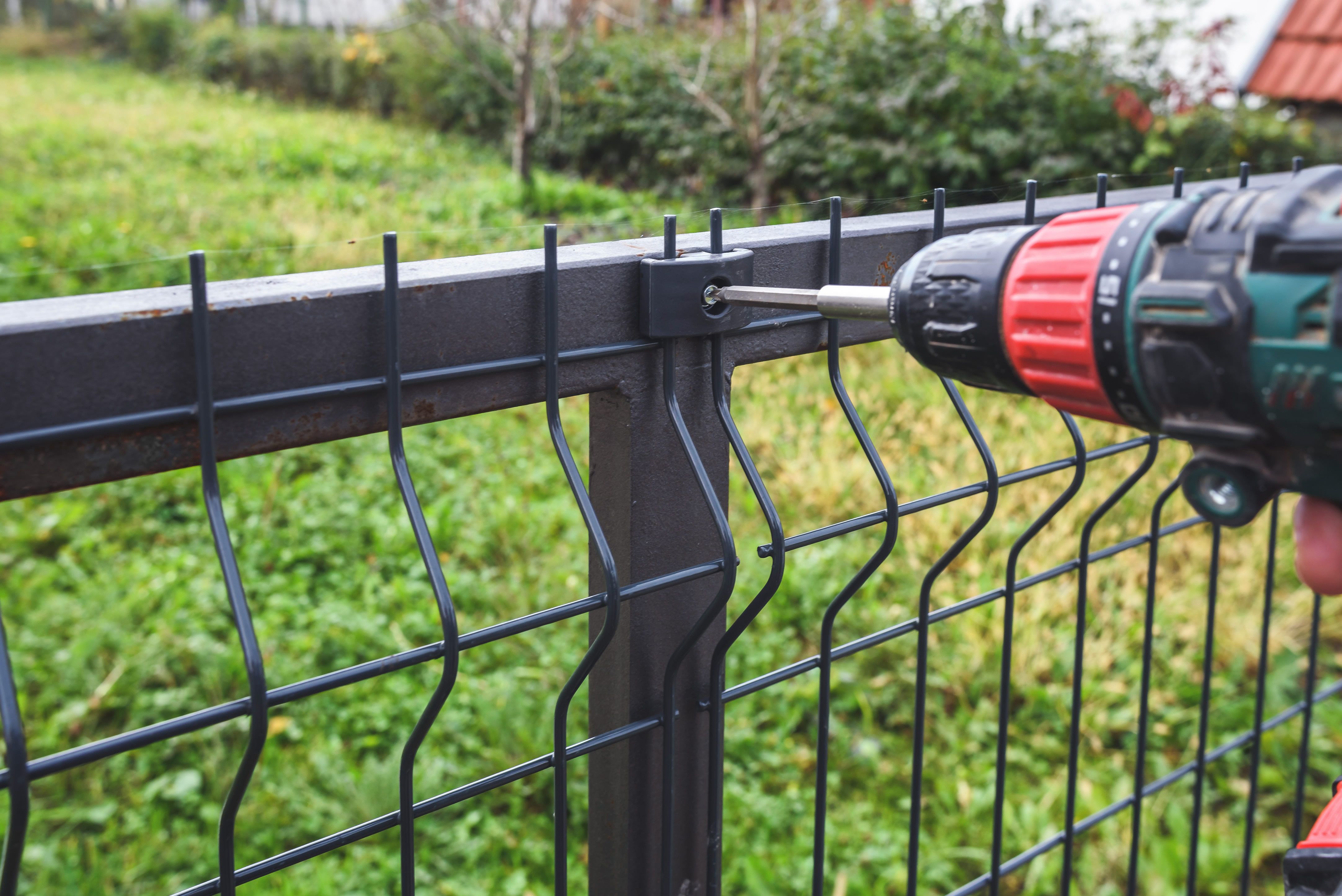 metal fence maintenance