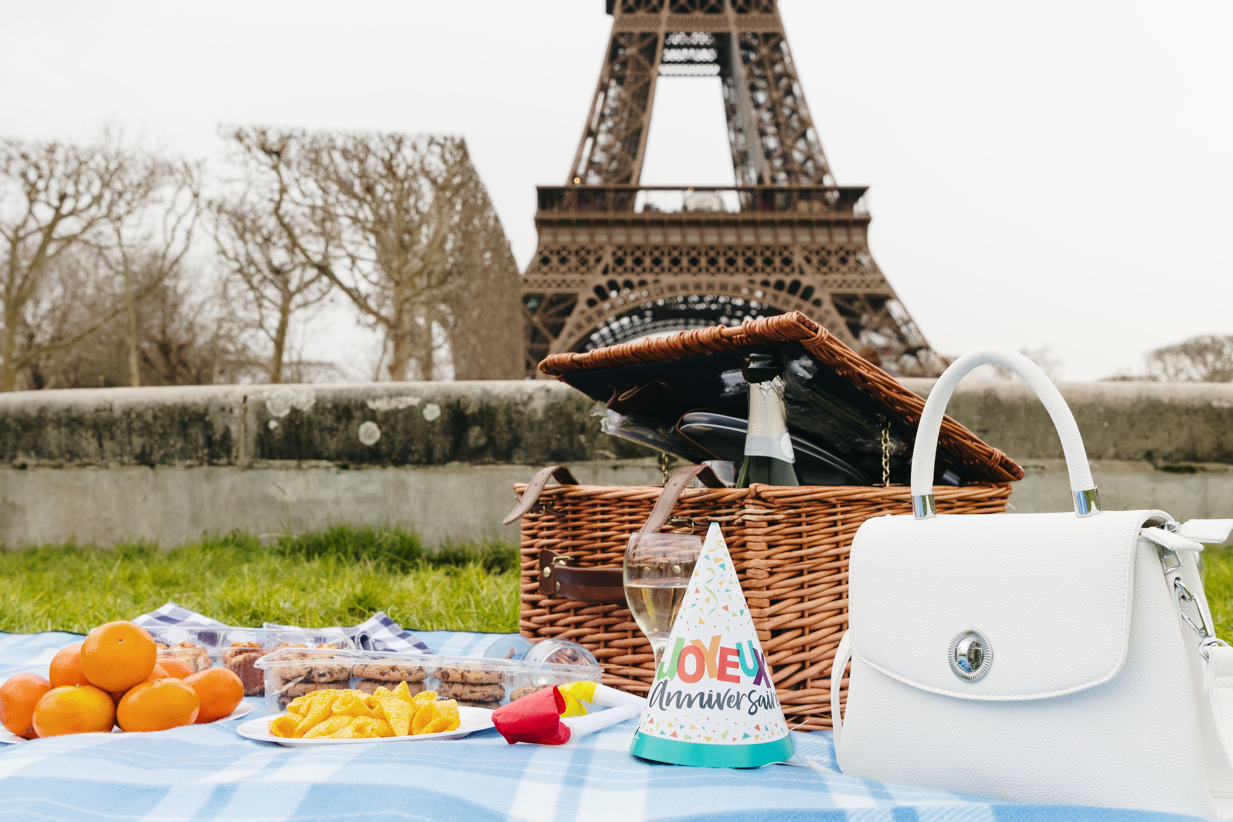 customized picnic decor