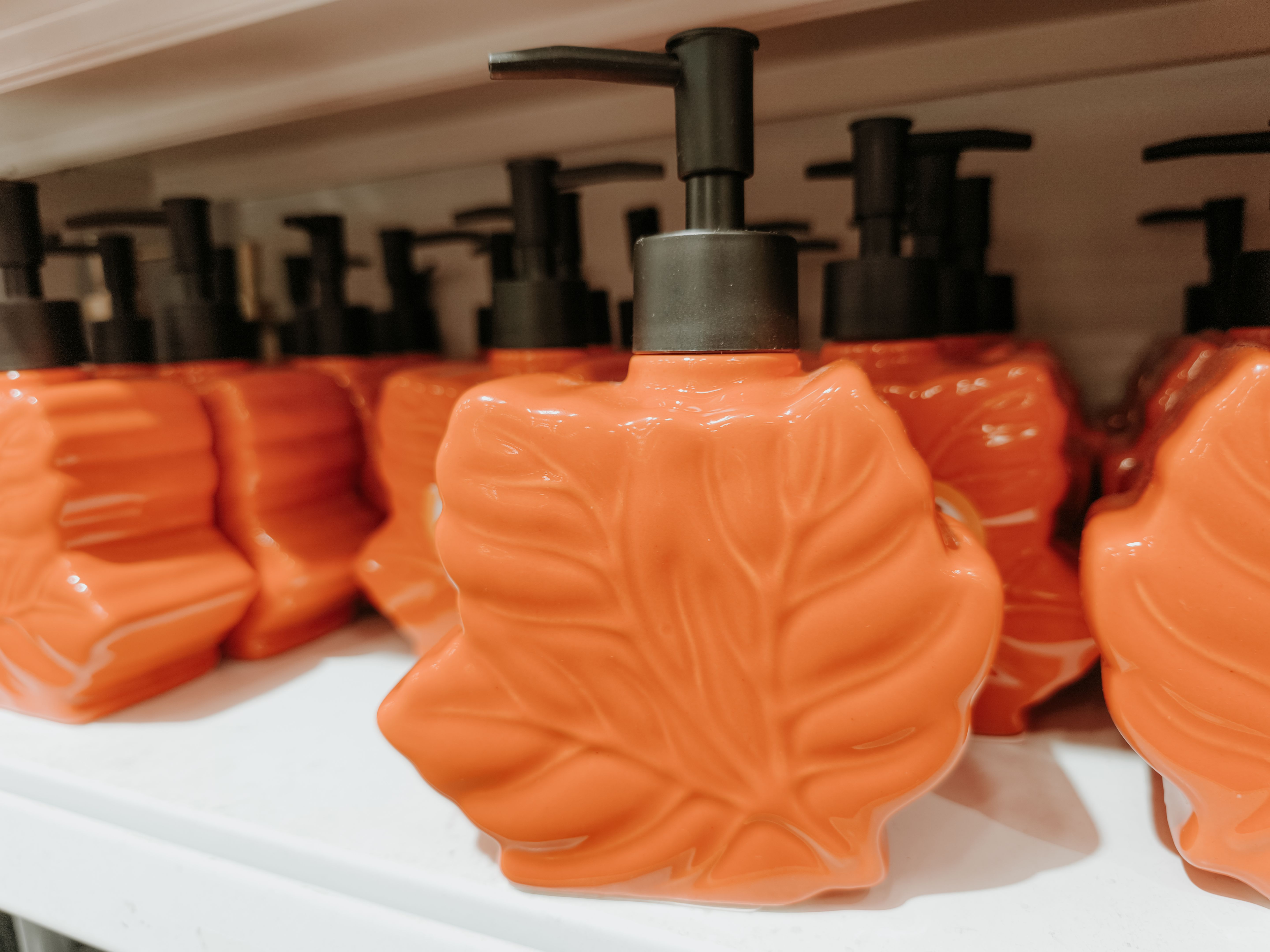 holiday bathroom decor