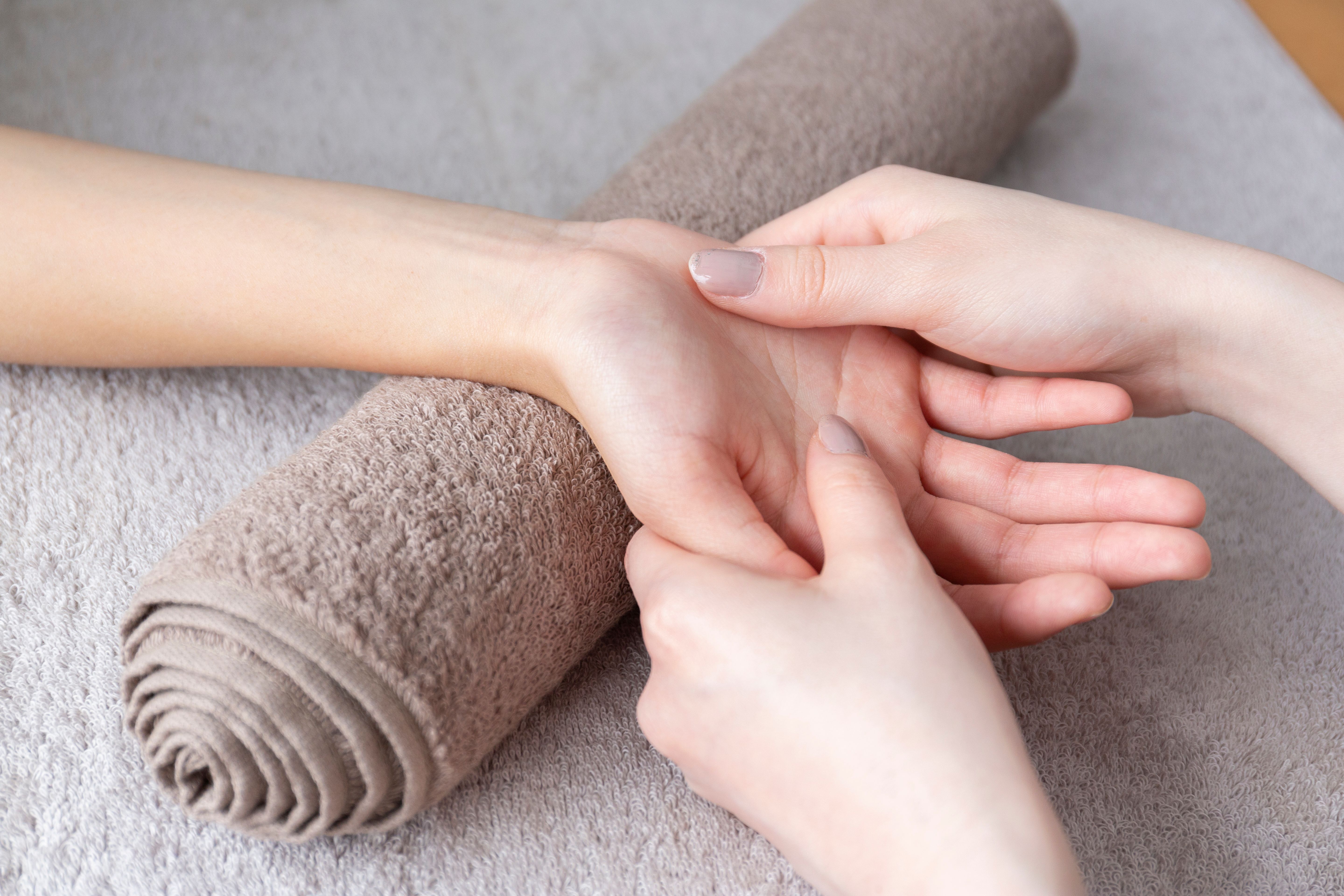 massage hands