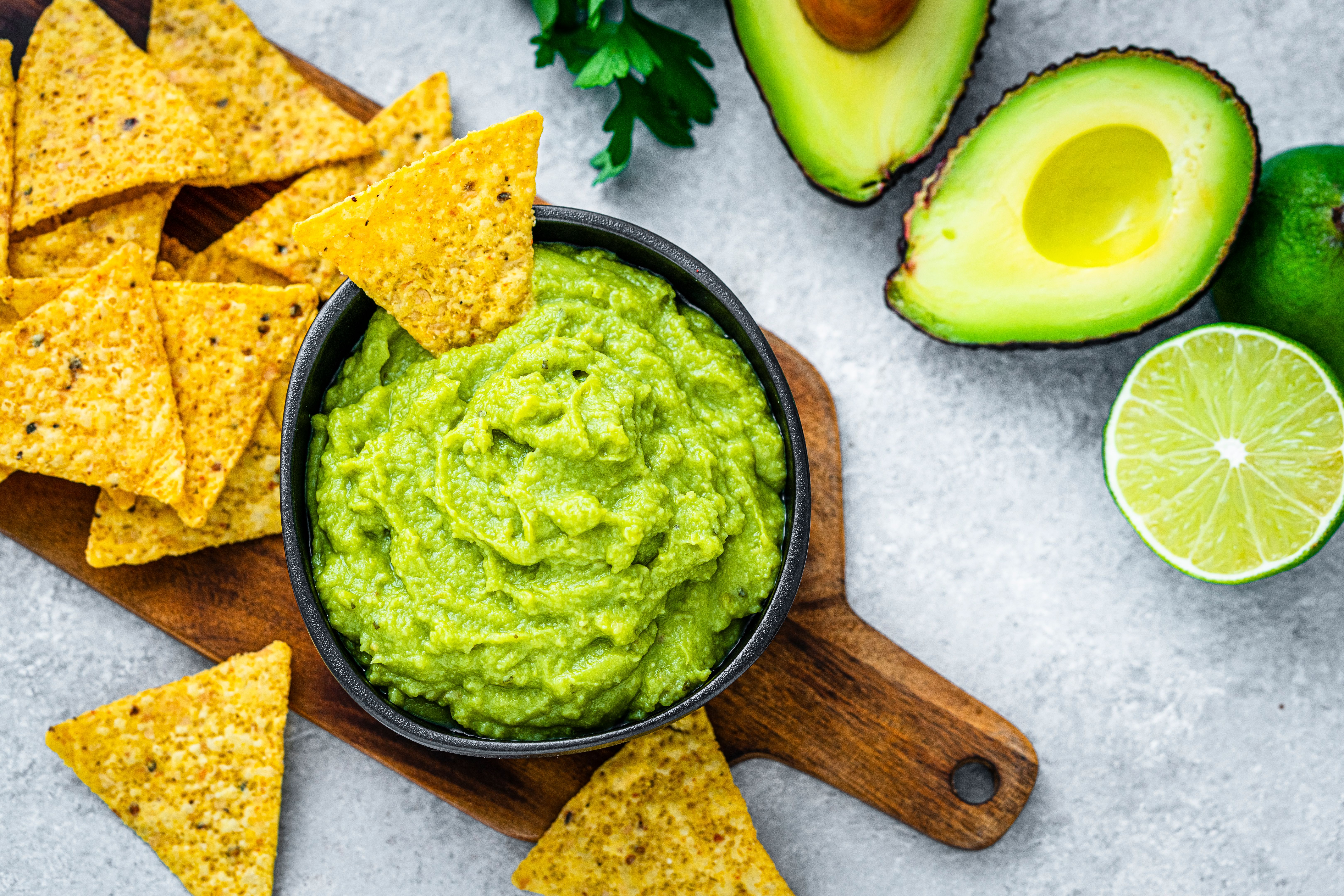 guacamole and chips