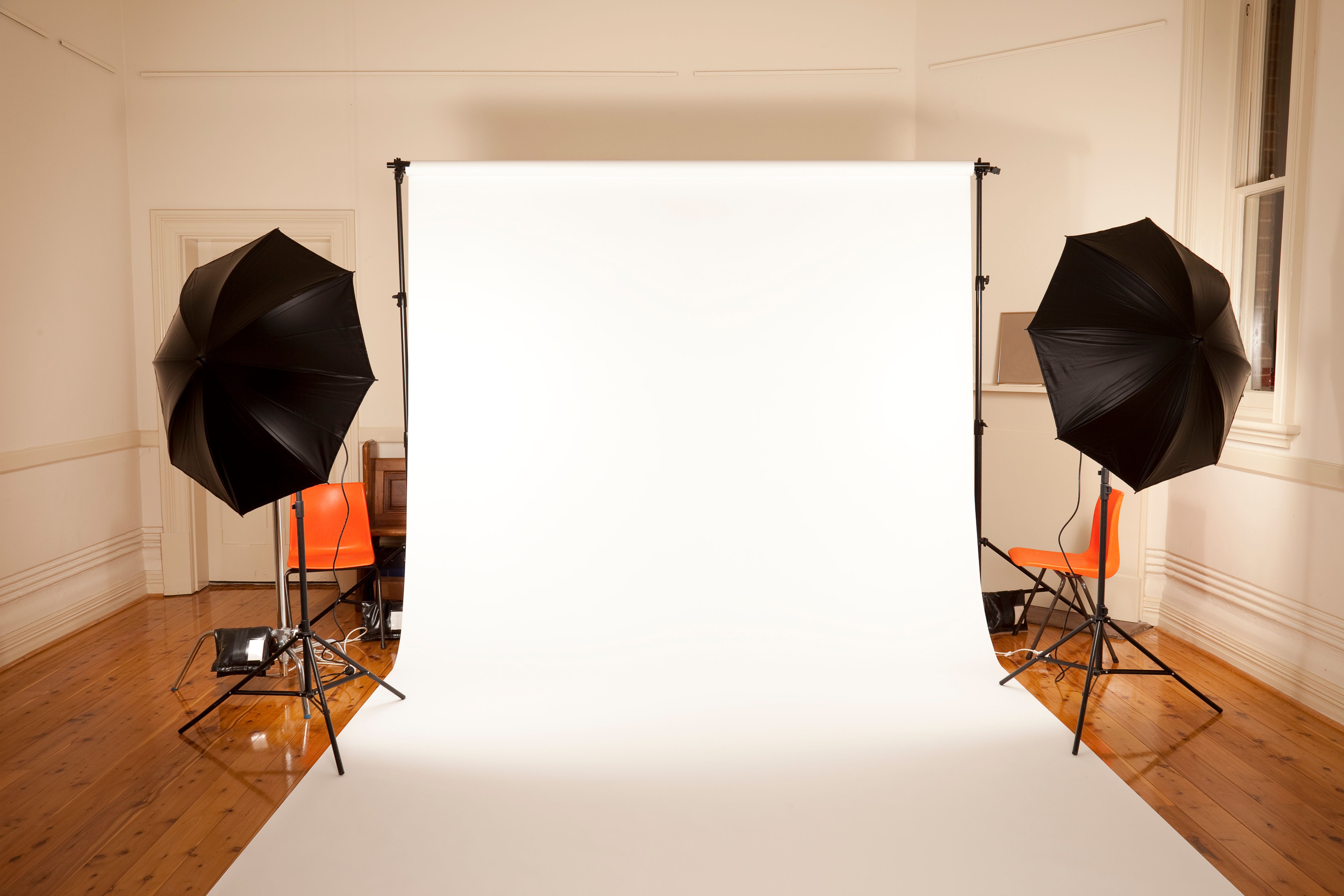 White seamless back drop studio set up White seamless back drop studio set up