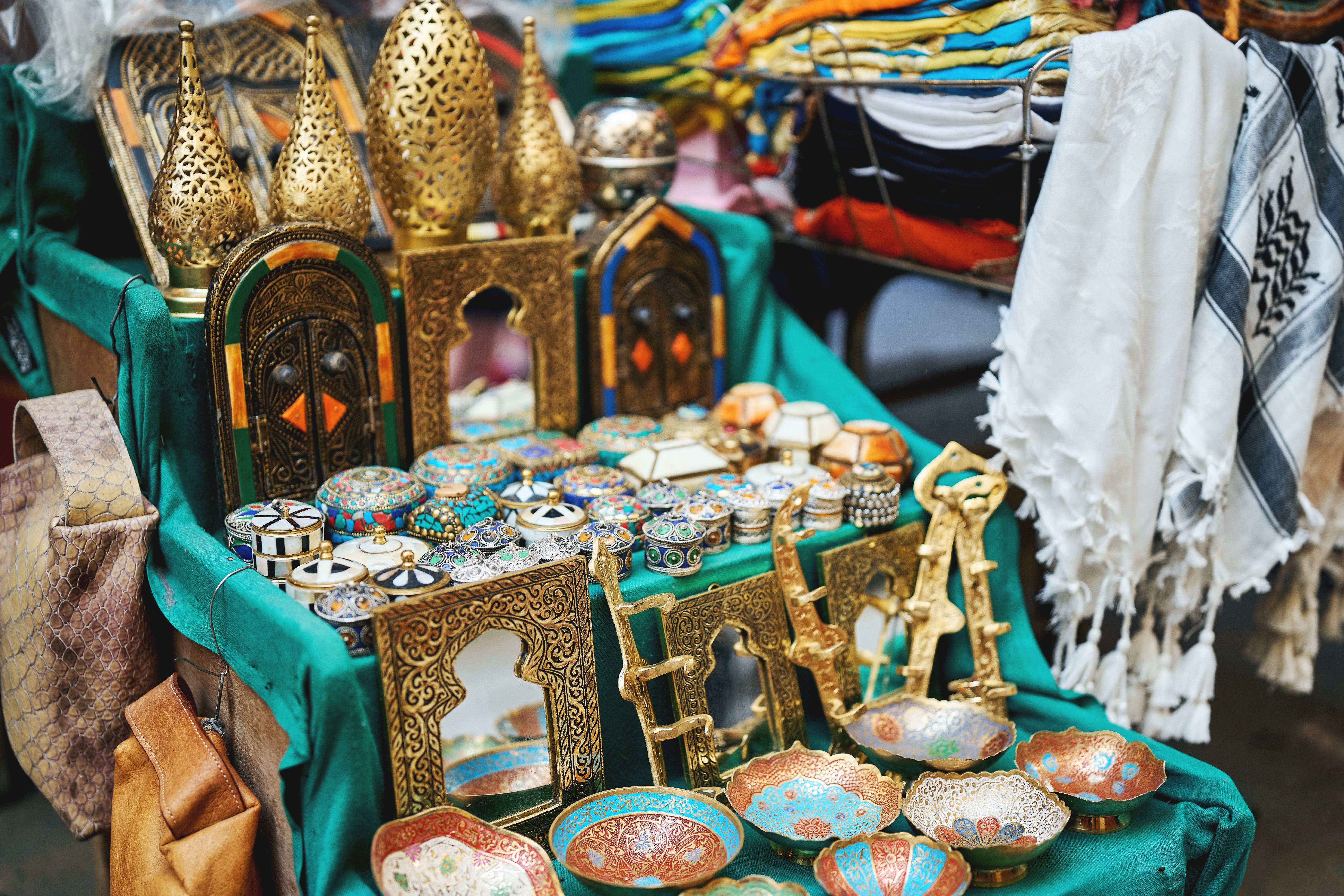 traditional saudi souvenirs