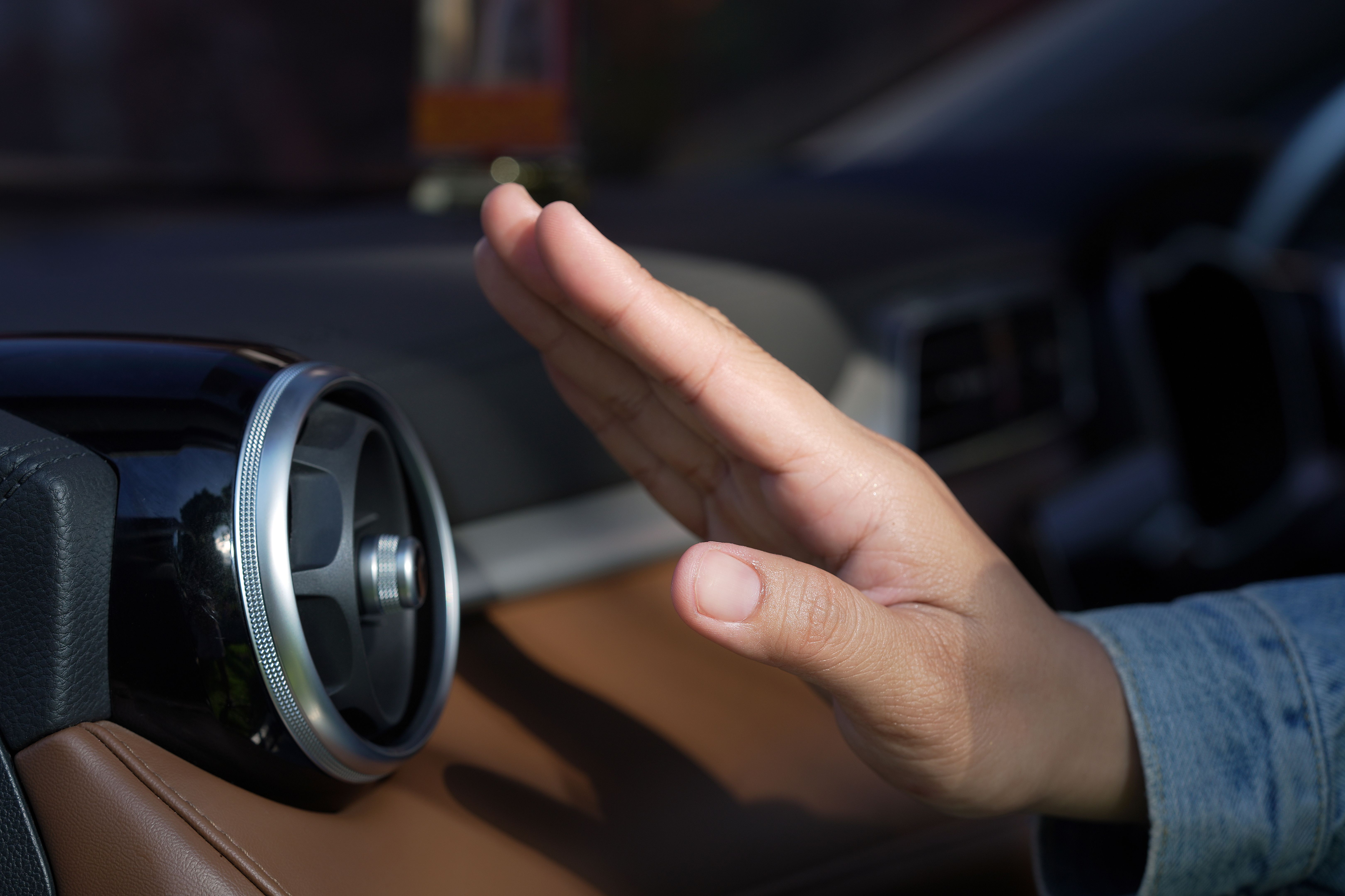 Car air conditioning systems should be maintained regularly Car air conditioning systems should be maintained regularly