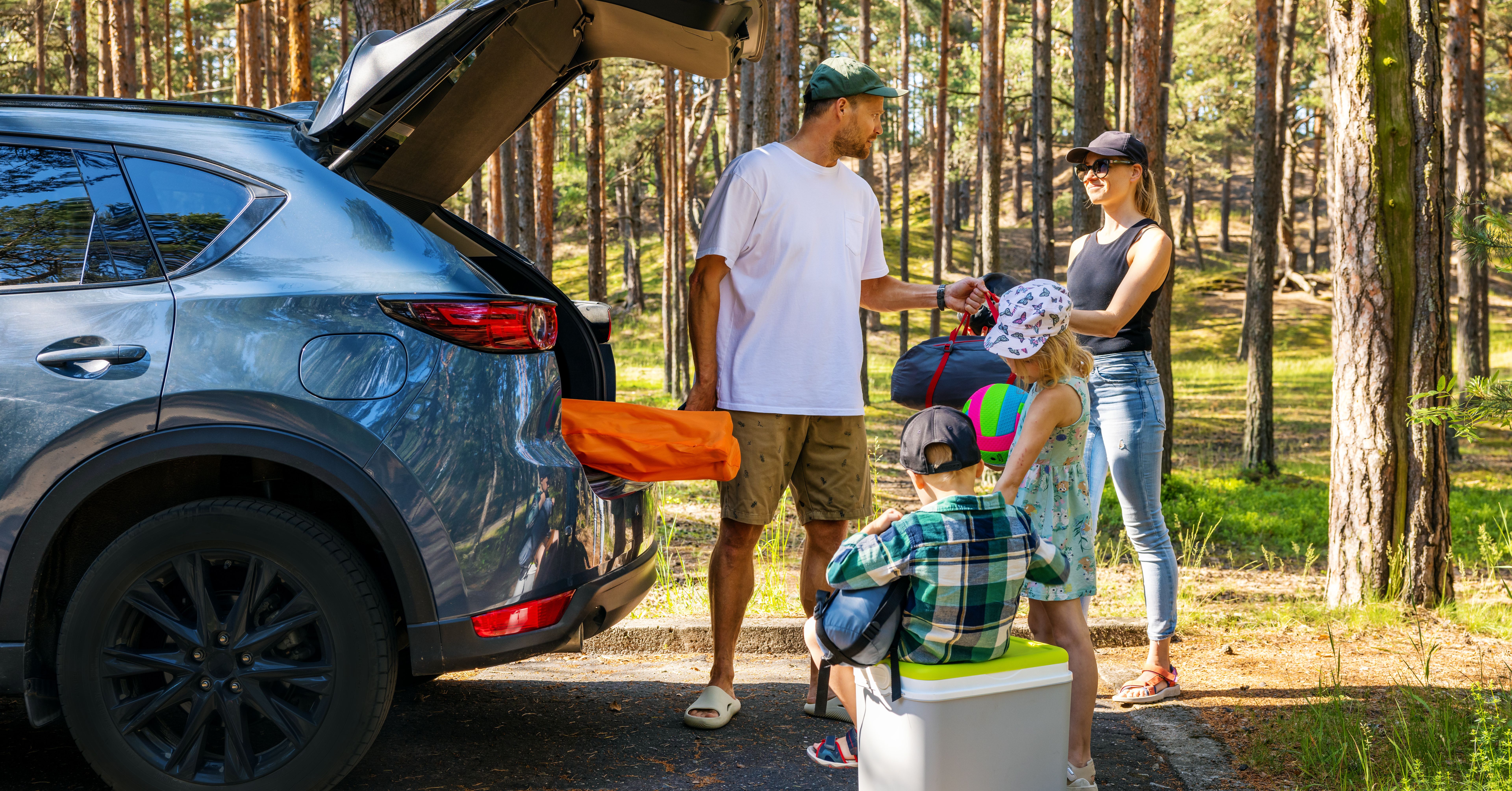 family loading truck