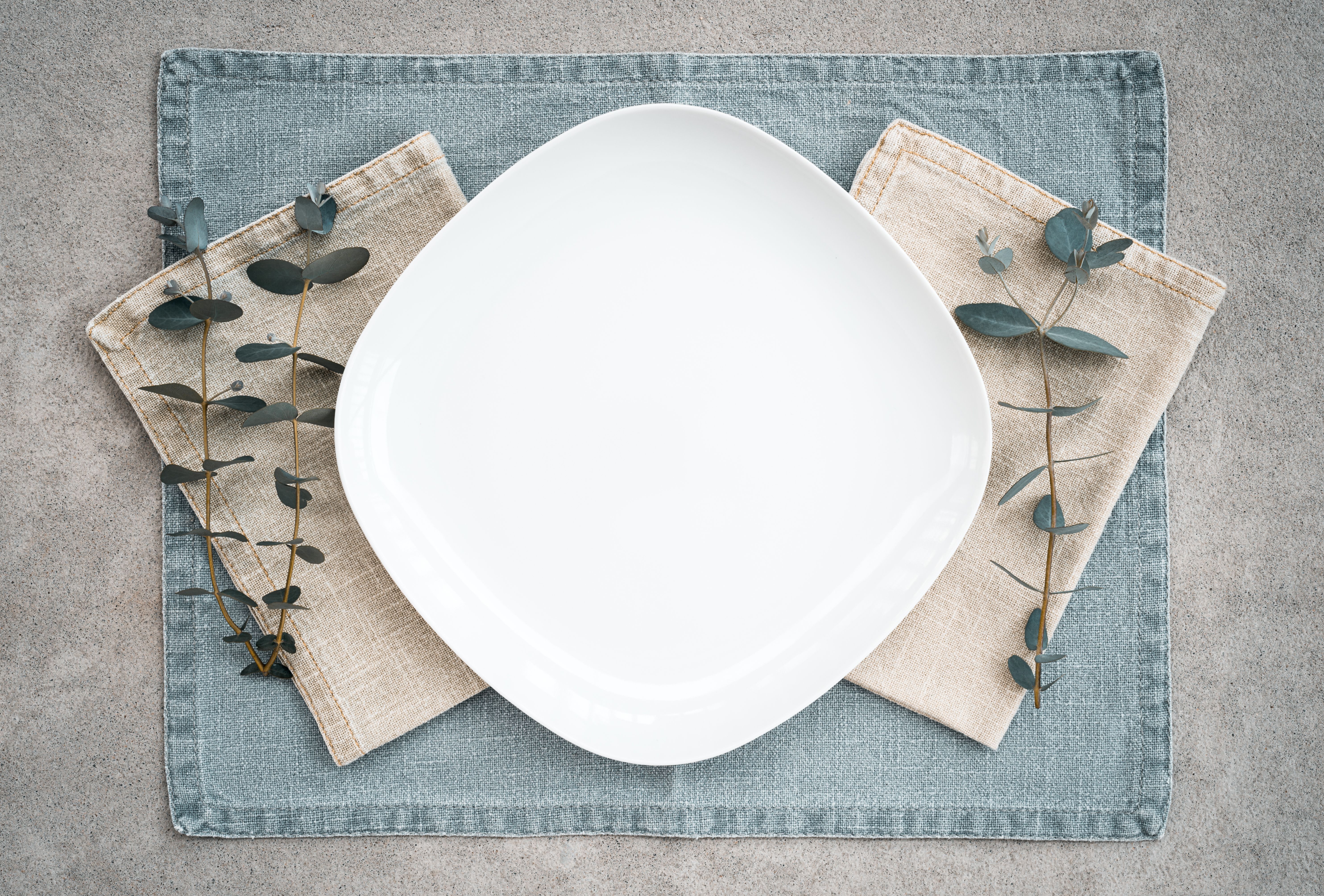 table setting with cotton