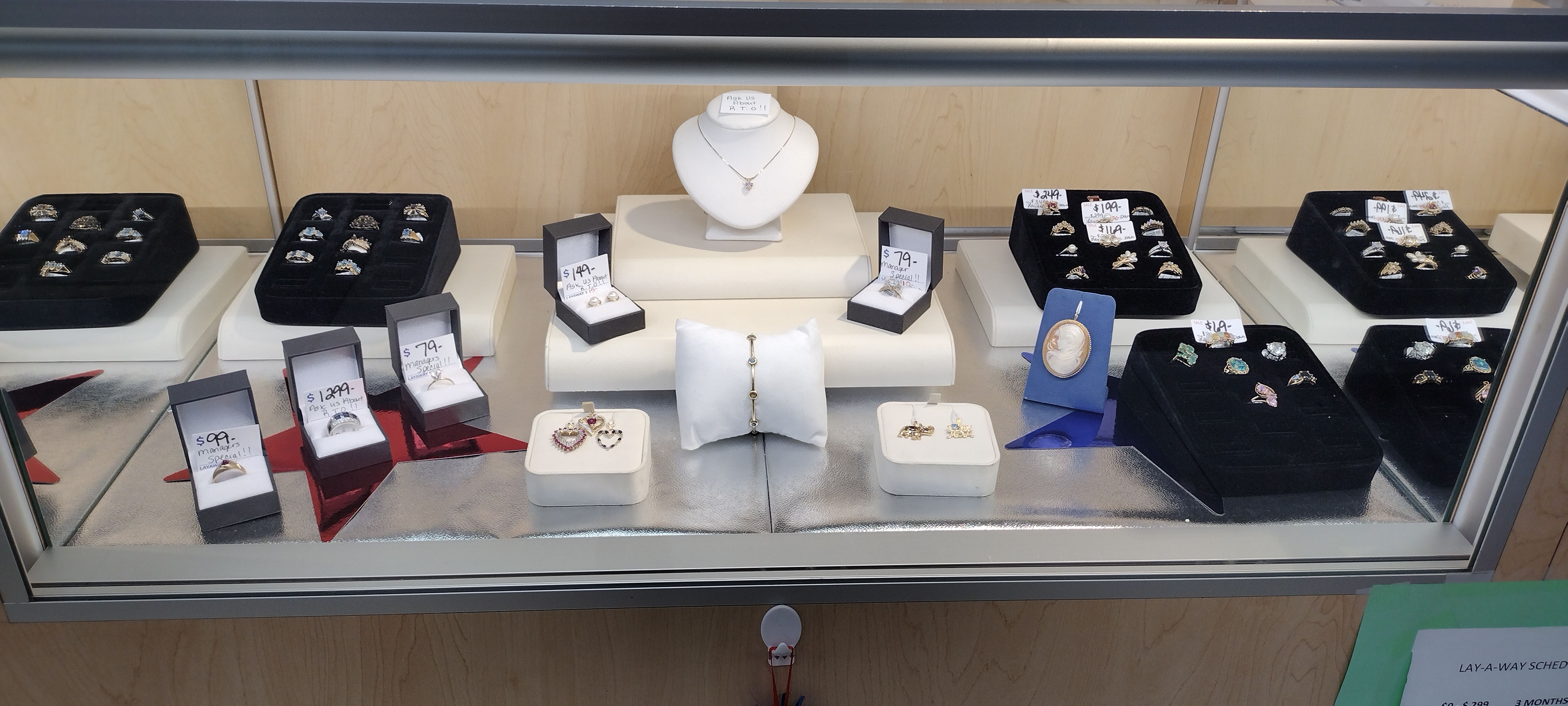 jewelry store display