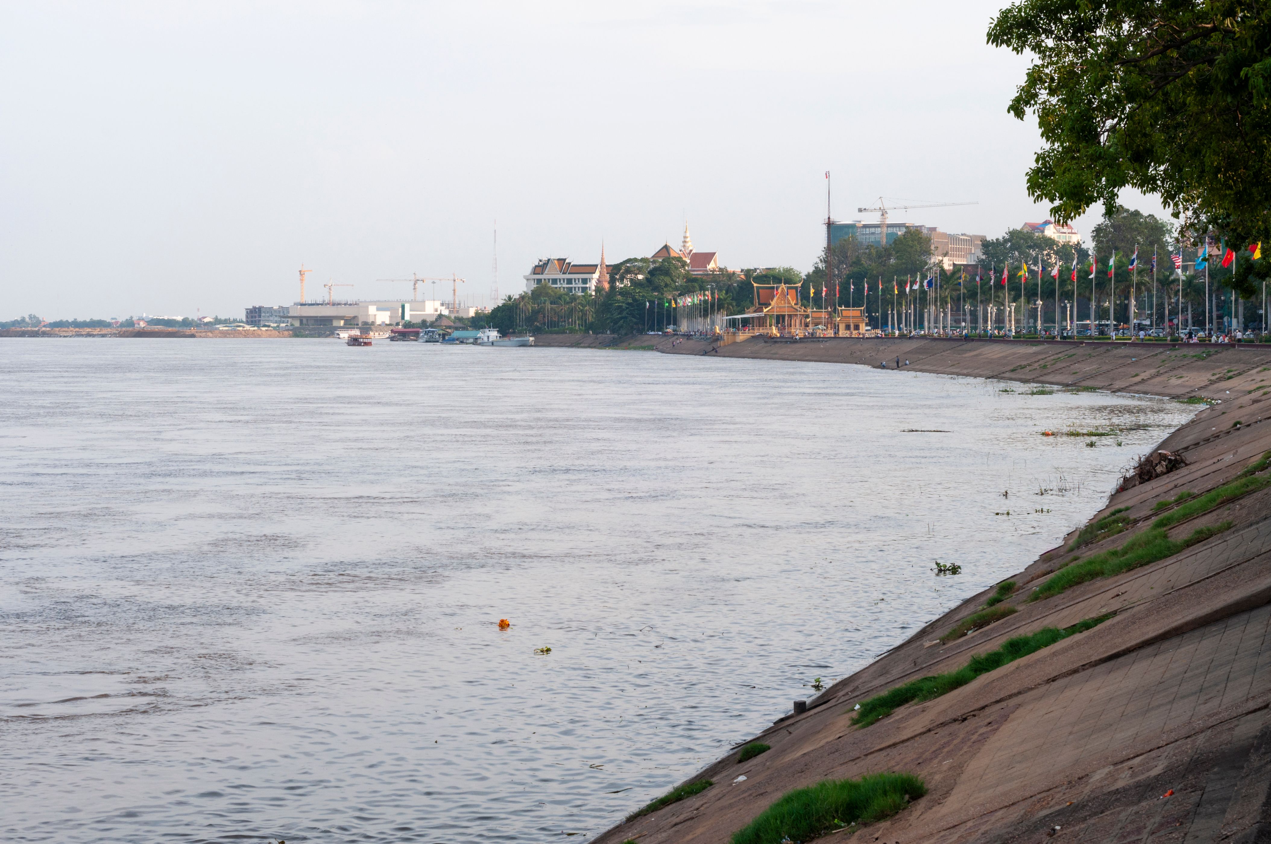 phnom penh riverside