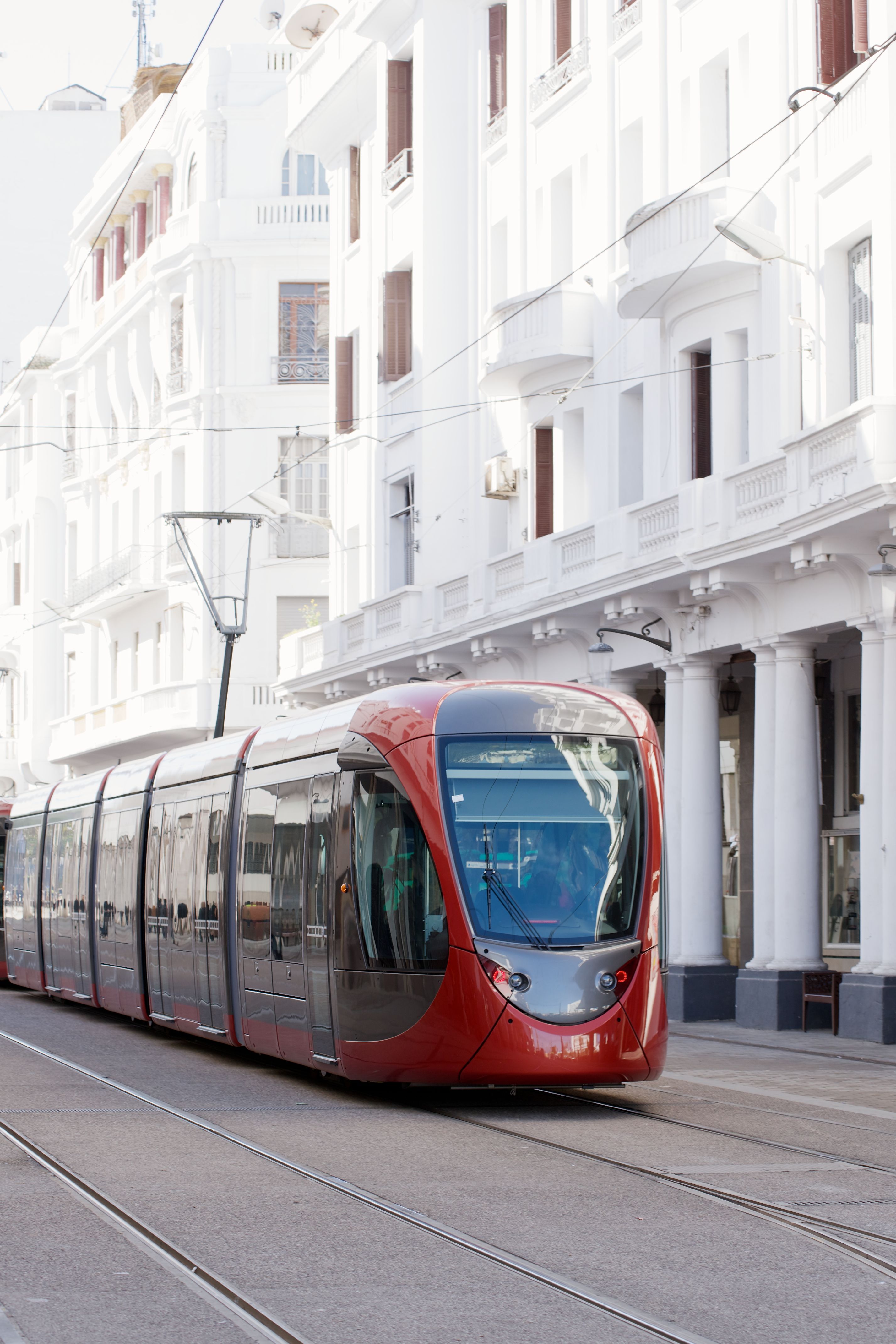 Tramway rouge moderne Tramway rouge moderne