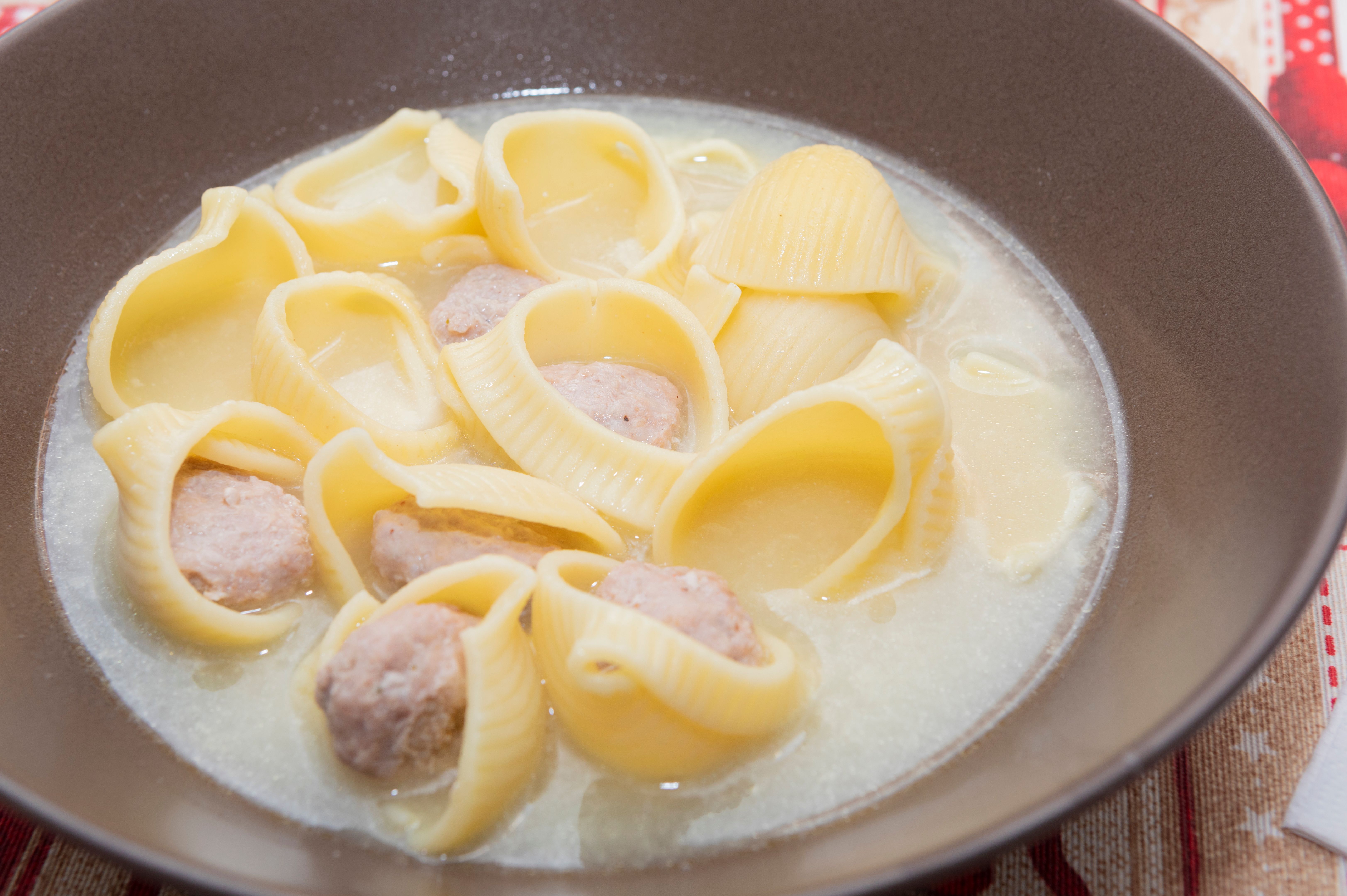 Sopa de nadal amb Galets - Catalonian gastronomy