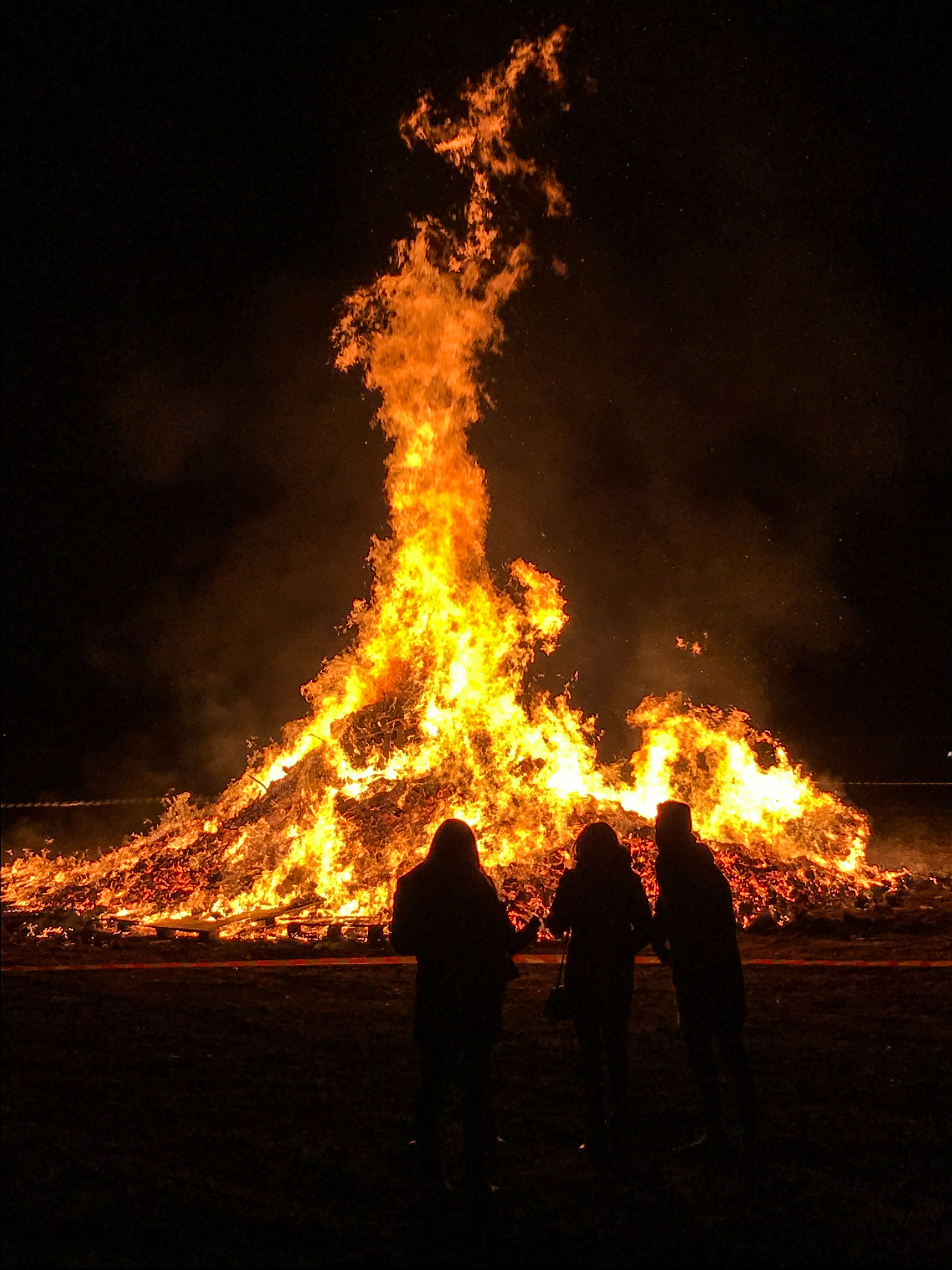 bonfire of Epiphany,2 bonfire of Epiphany,2