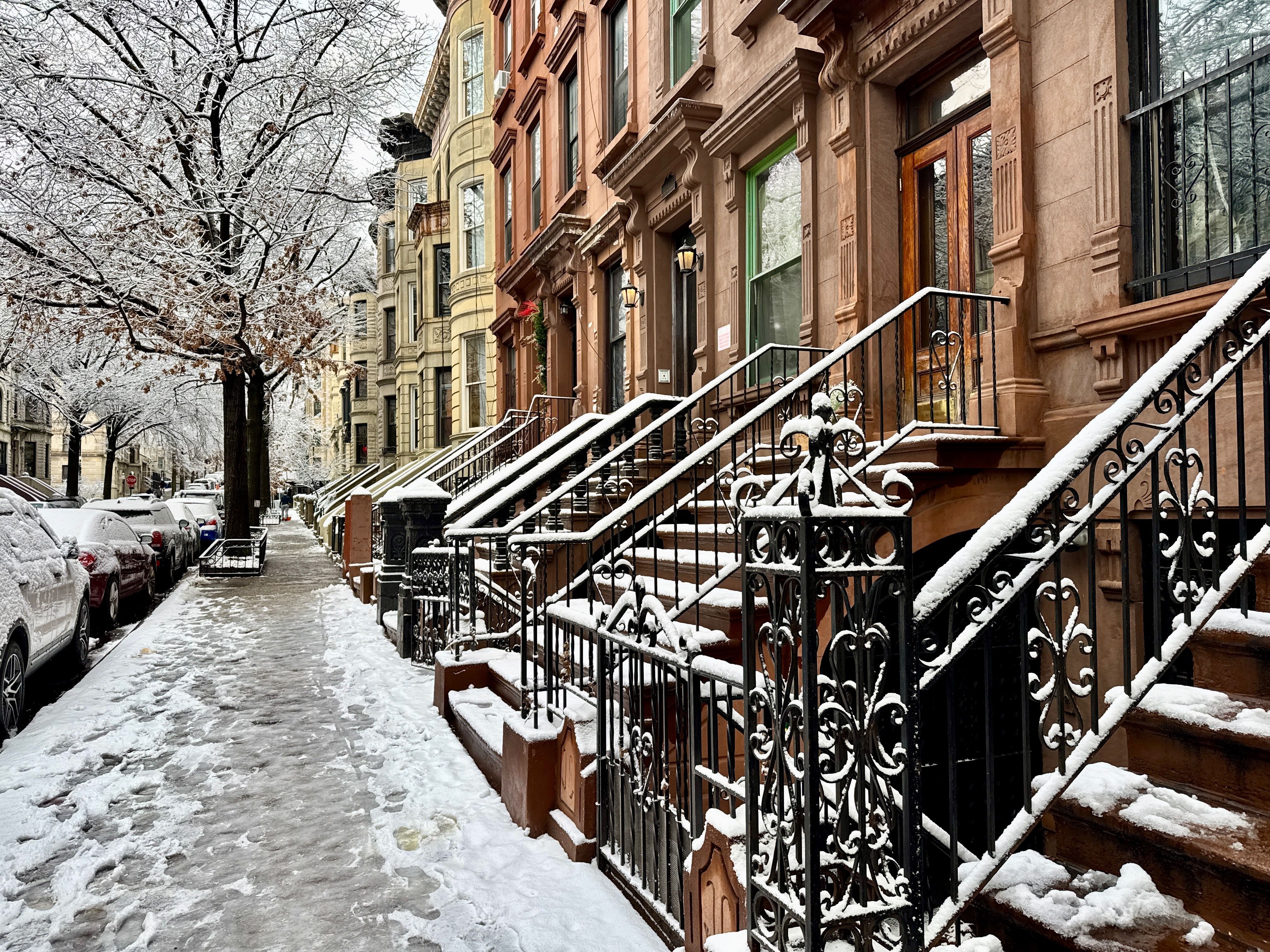 snowy sidewalk nyc