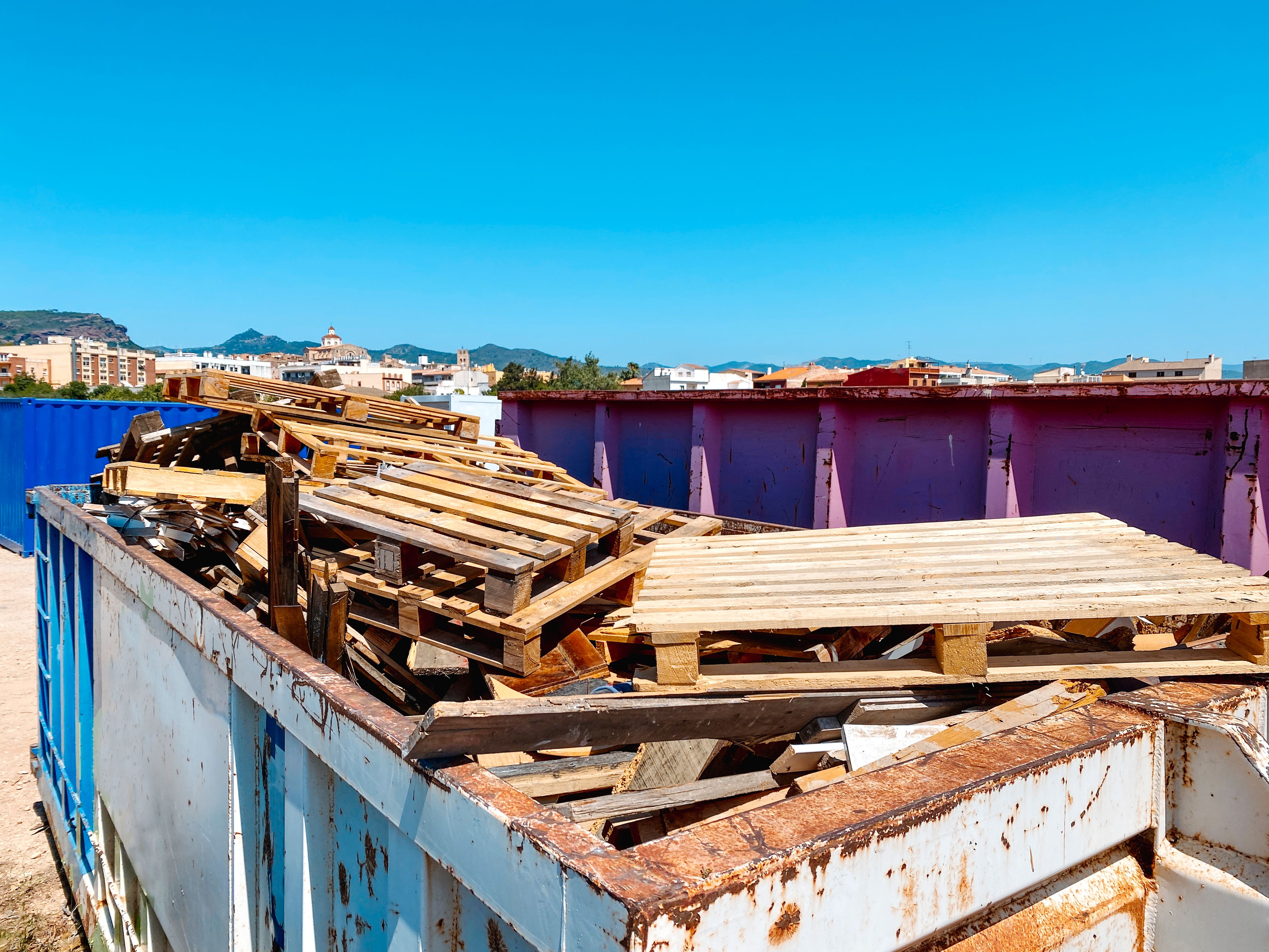 commercial junk hauling