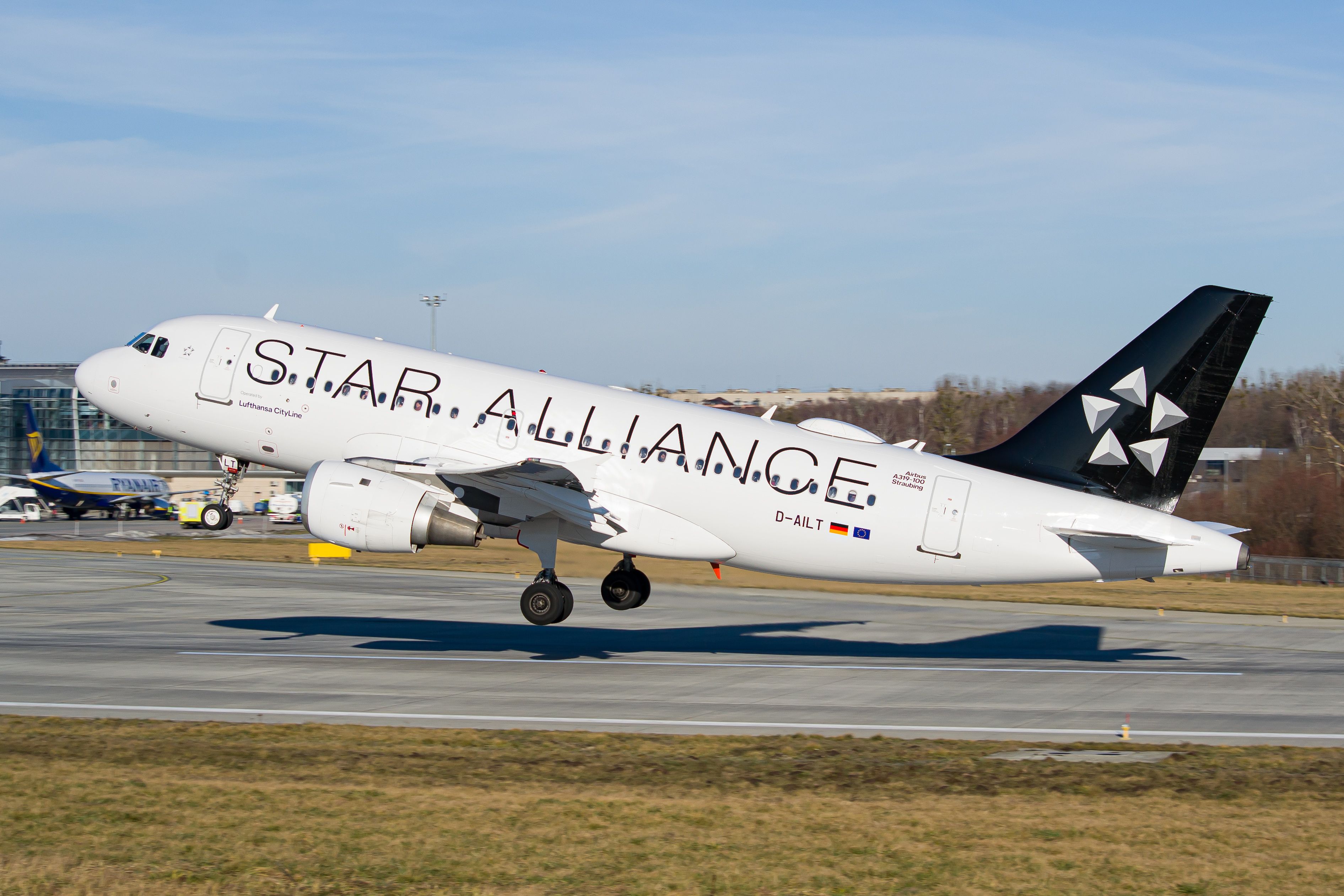 Lufthansa CityLine Airbus A319-100 in Star Alliance livery