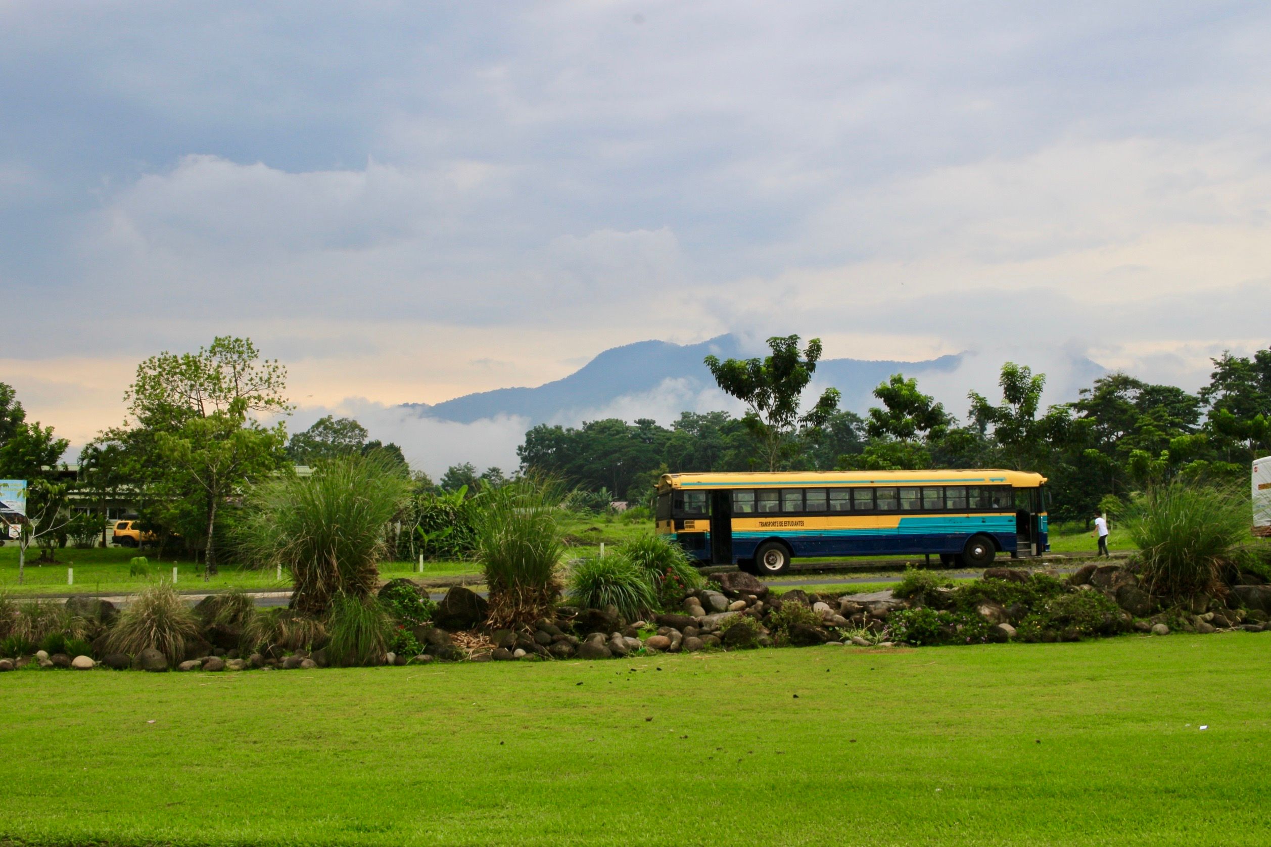 costa rica bus