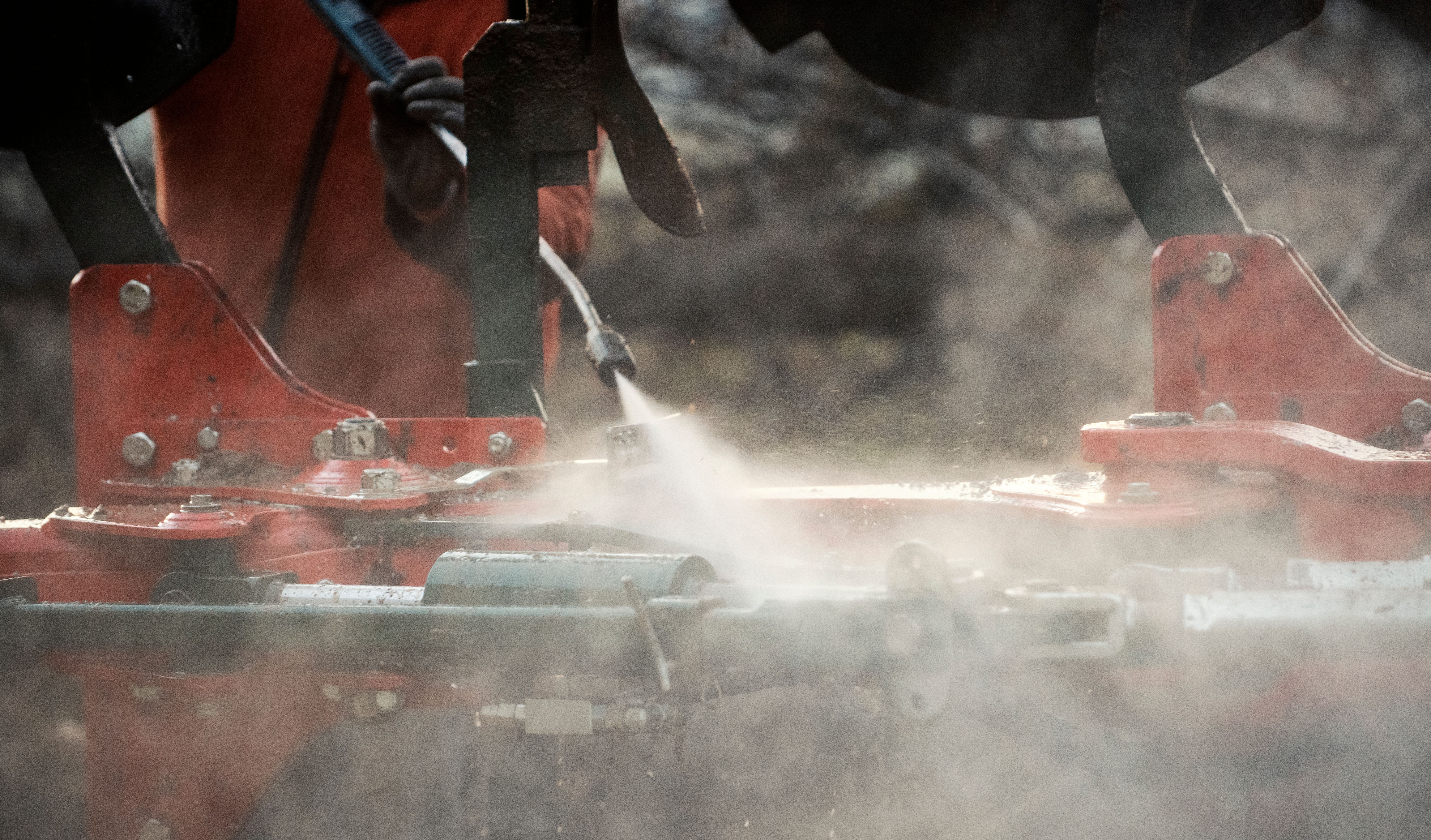 vehicle undercarriage cleaning