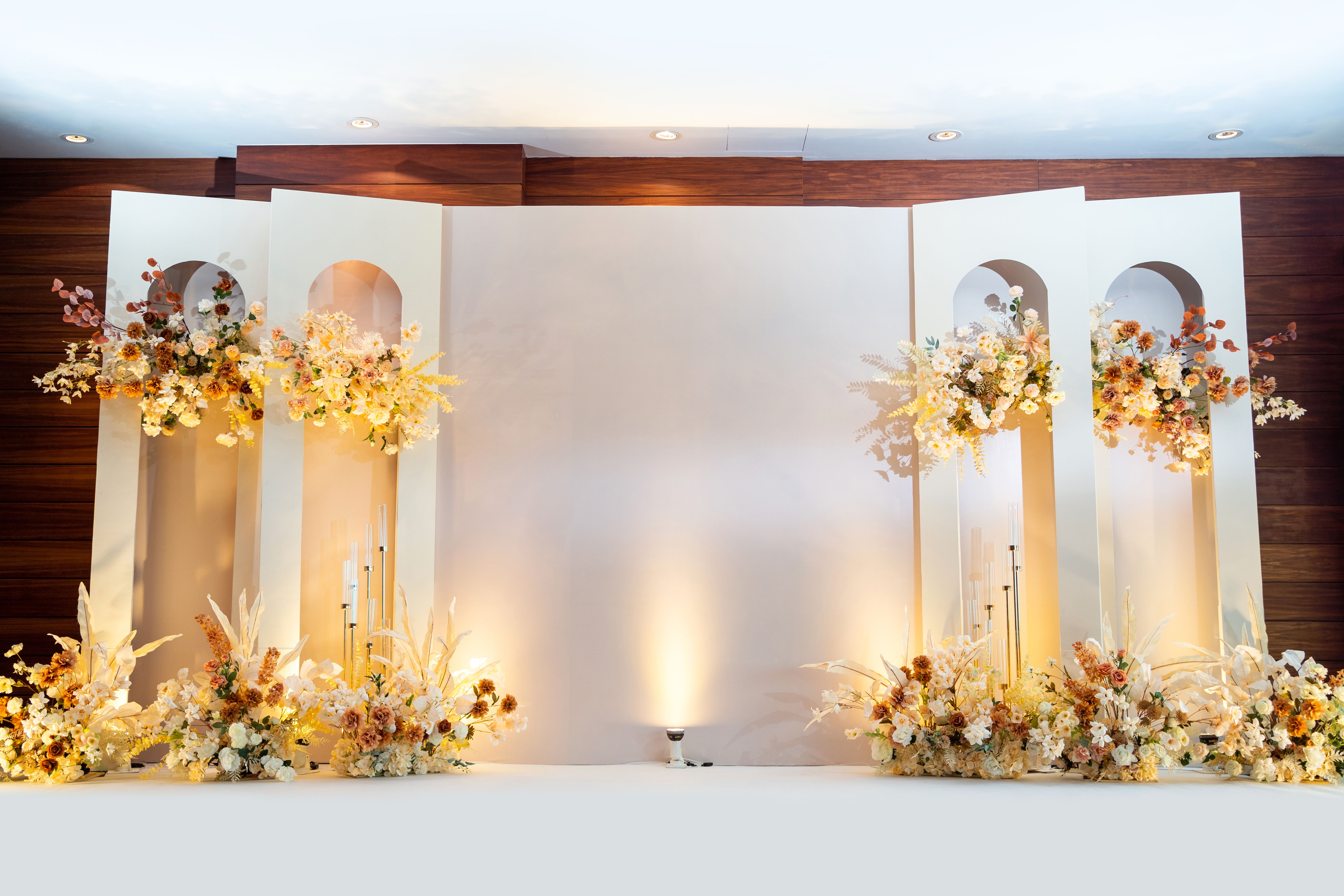minimalist event decor
