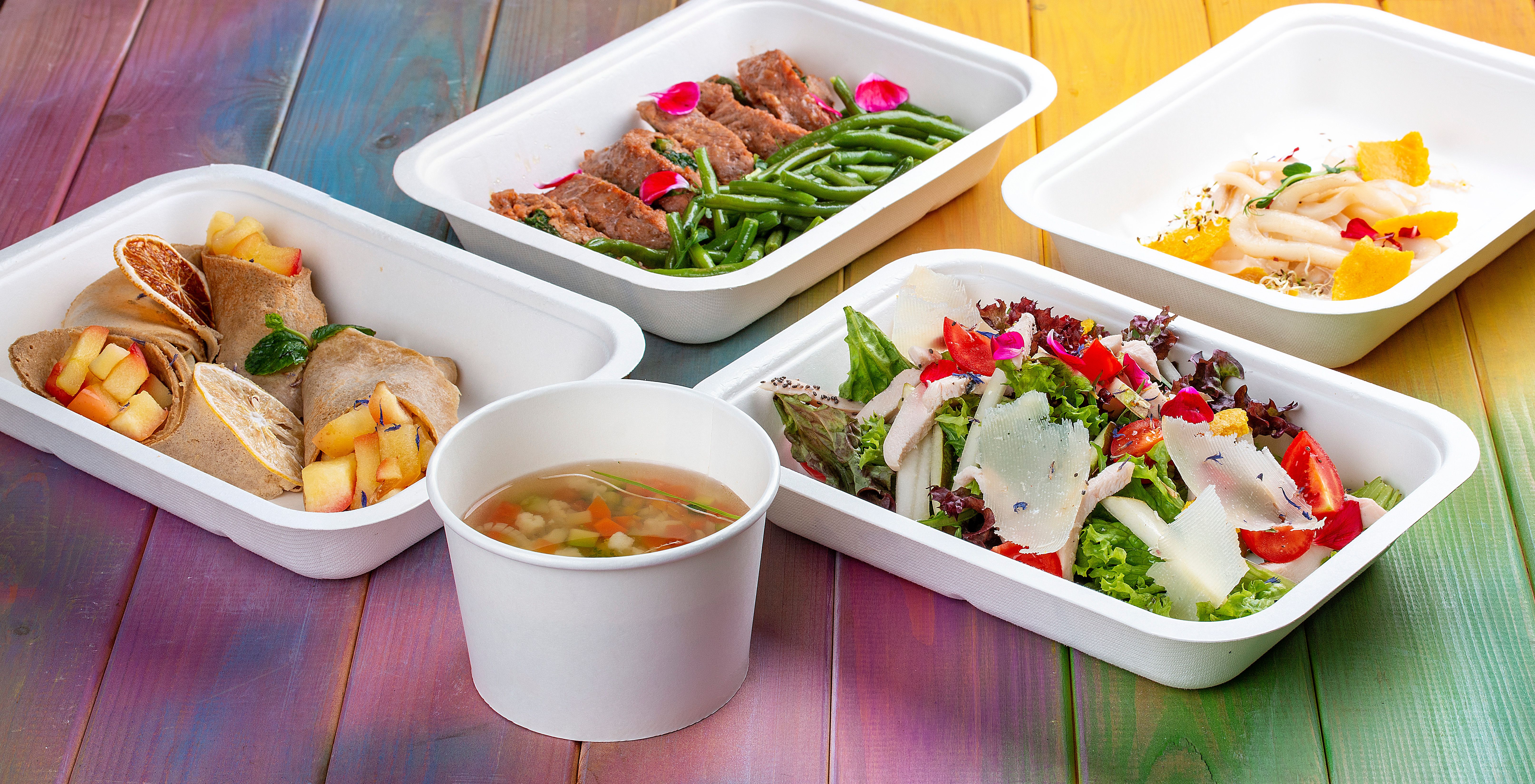 Colorful and nutritious meal kits prepared in eco-friendly containers for a convenient and healthy on-the-go meal.