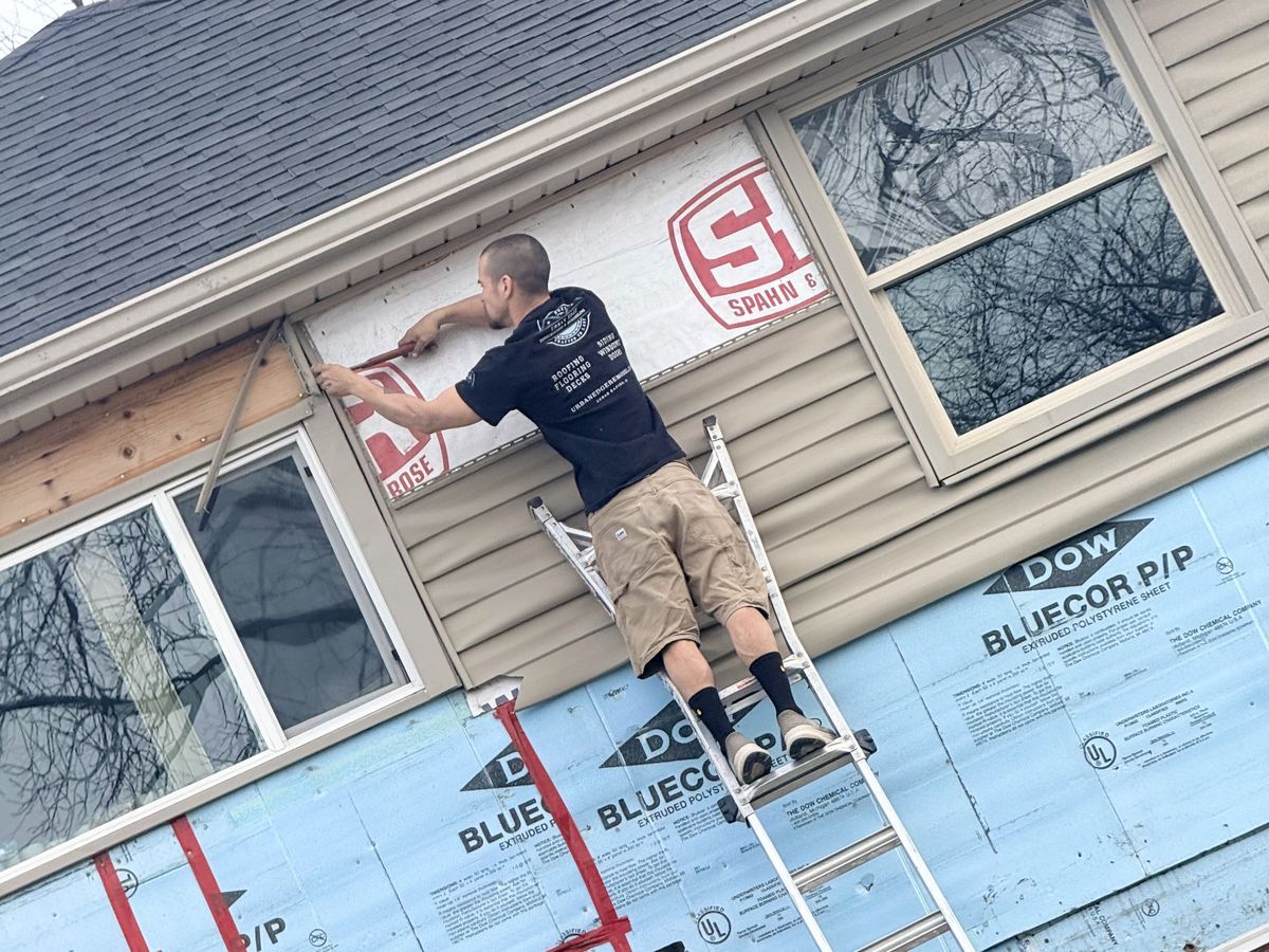 Matt installing siding on a Cedar Rapids home