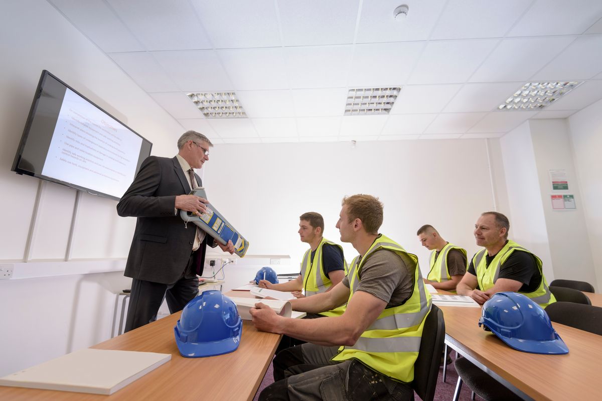 Apprentice builders in presentation in training facility