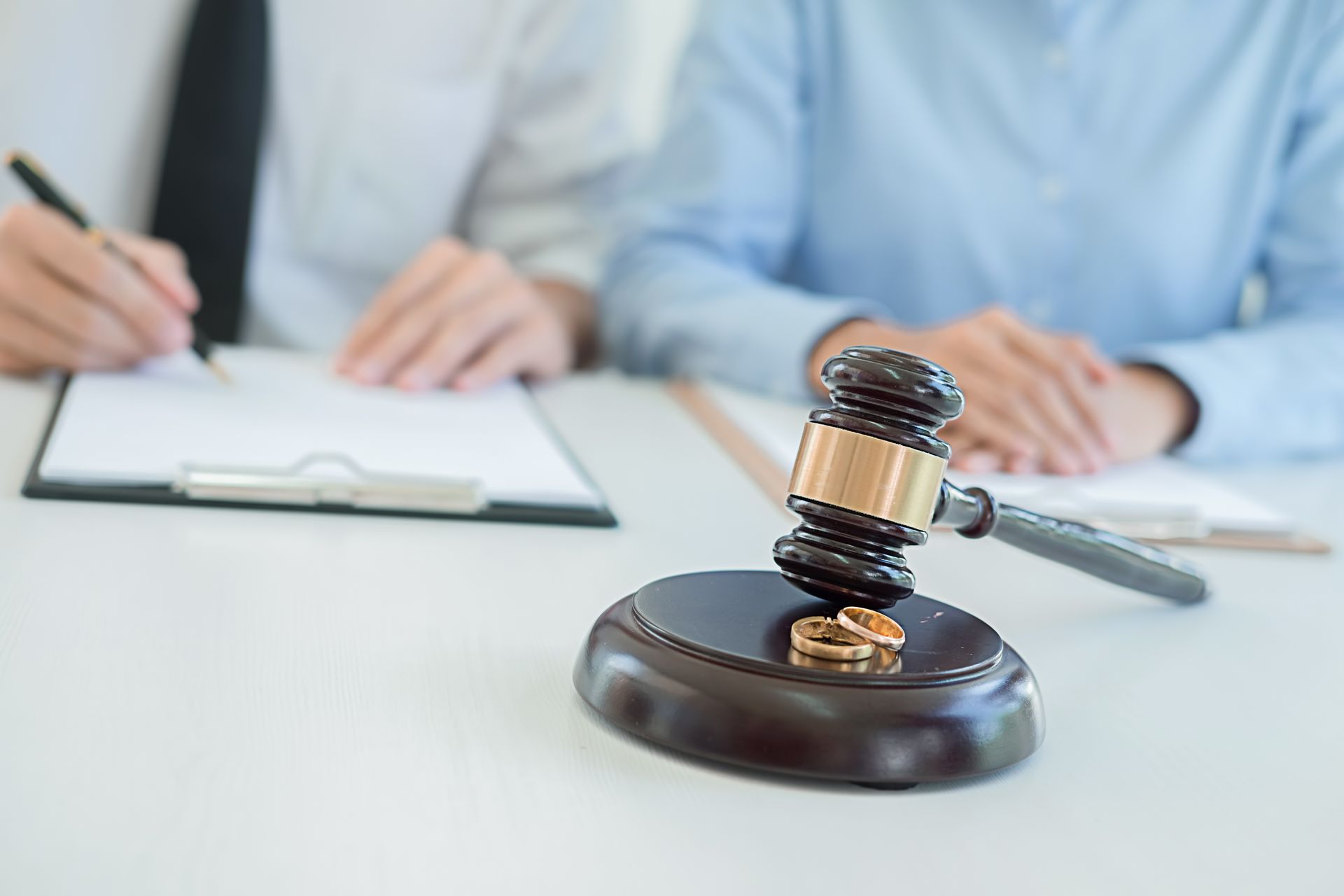 Judge gavel with wedding rings representing divorce proceedings